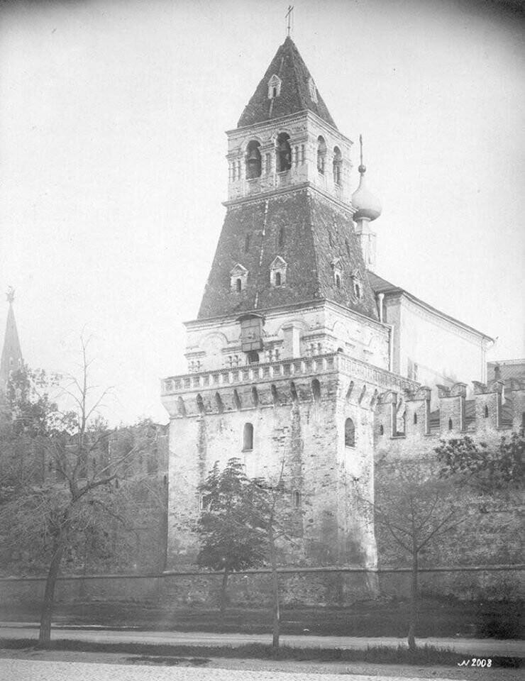 Благовещенская башня и 193. Церковь Благовещения Пресвятой Богородицы, что на Житном дворе (снесена в 1932 г.)