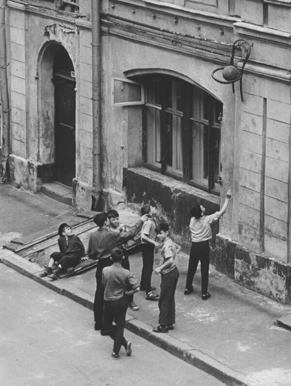 Баскетбол. Автор Воздвиженский Дмитрий, Свиридова Нина, 1961