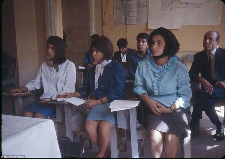 Студенты педагогического колледжа в Кабуле.