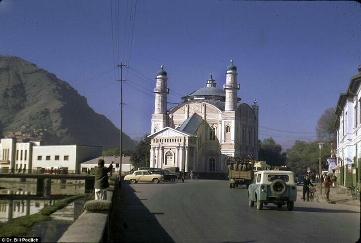 Мечеть Шах-до-Шамшира (повелителя двух мечей) в Кабуле.