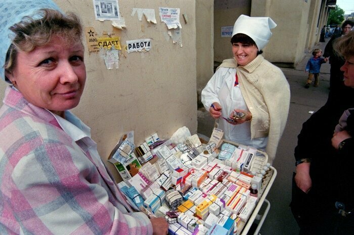 1. Продажа лекарственных препаратов на одной из центральных улиц Москвы. 4 июня 1996 года
