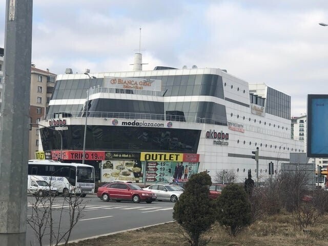 Торговый центр в виде круизного лайнера
