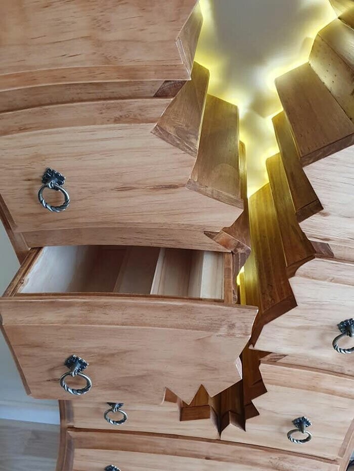 Новозеландский плотник делает мебель из сказки