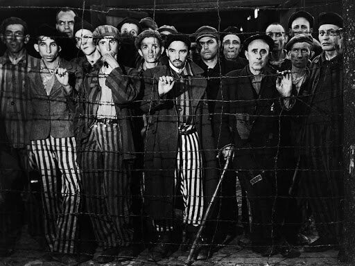 6. Какой из перечисленных концентрационных лагерей освобождала Красная армия?