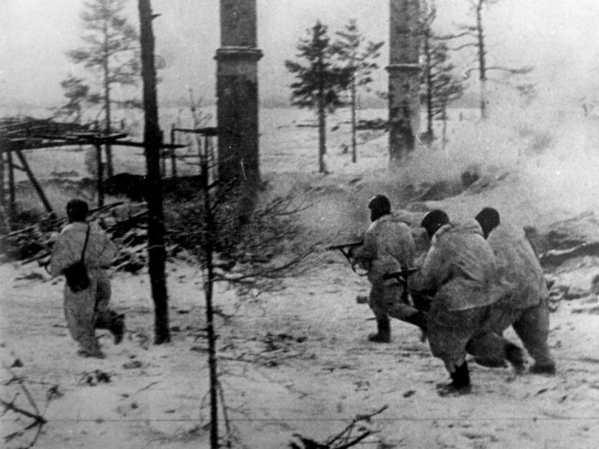 9. Как называется наступательная операция советских войск по прорыву блокады Ленинграда?