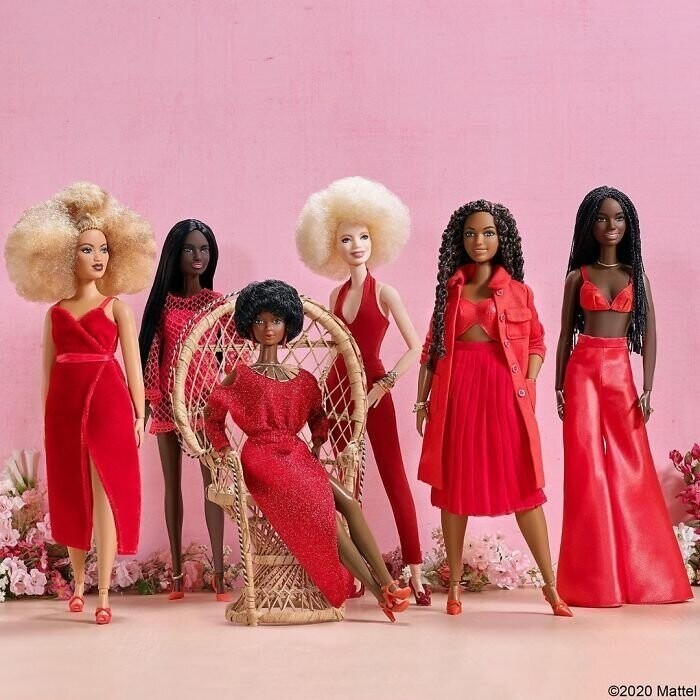 Девочкам предложат новых Барби с разными оттенками кожи
