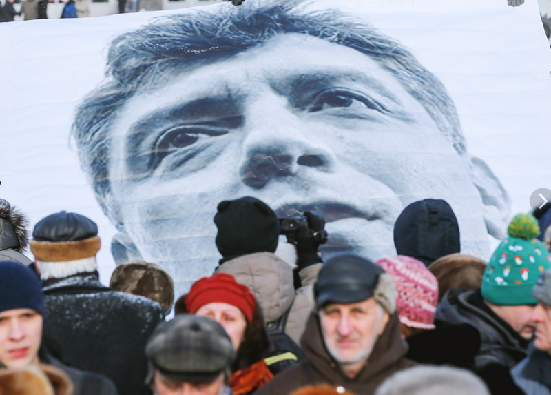 Либералы устроили траур по Немцову, лишь очернив его память