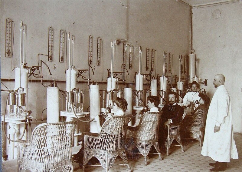 В кабинете для ингаляции, 1913 год, Санкт–Петербург