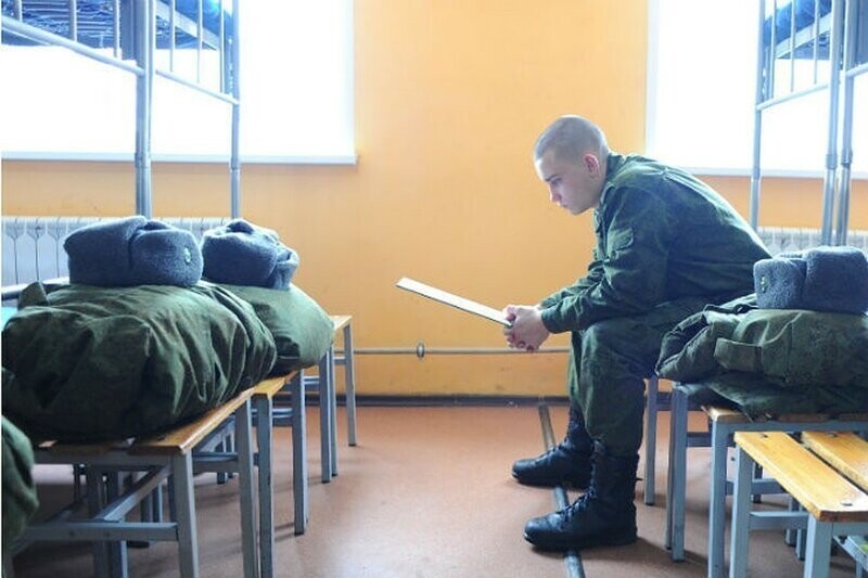 В Санкт-Петербурге сержанту дали условный срок за щипание солдат