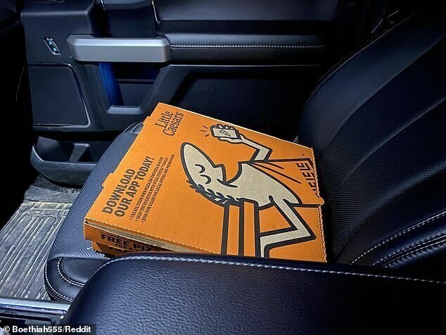 Чтобы пицца по дороге домой не остыла, нужно просто включить обогрев сидений