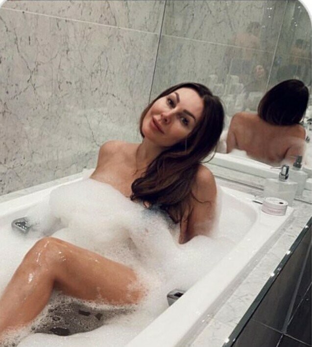 Наталья Бочкарёва опубликовала фотографию из ванной, но не заметила отражения