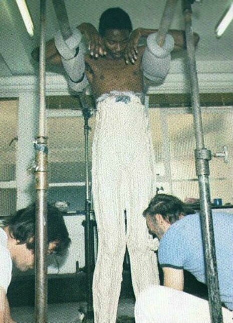 Боладжо Бадеджи, исполнитель роли Чужого, на съёмках одноимённого фильма, 1979 год 