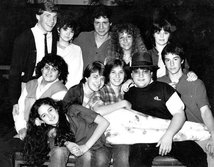 Киану Ривз с участниками школьного театрального кружка, 1983 год 