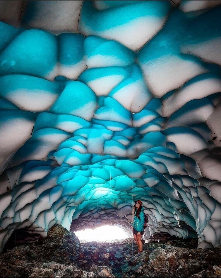 Ледяная пещера в Патагонии, Аргентина