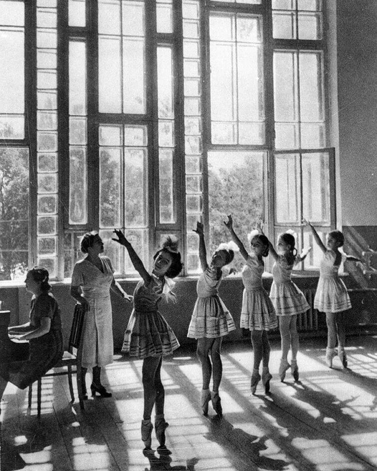 В классе хореографического училища, 1959 год, г. Ленинград