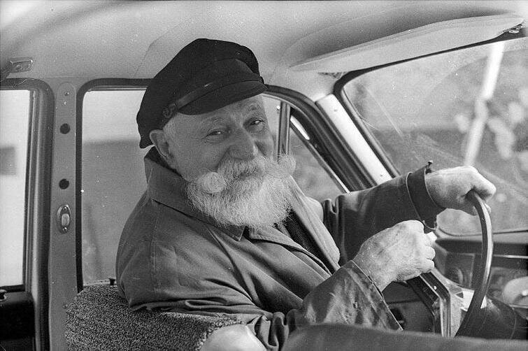 Старейший московский таксист Александр Стешанов, 1970-е, г. Москва
