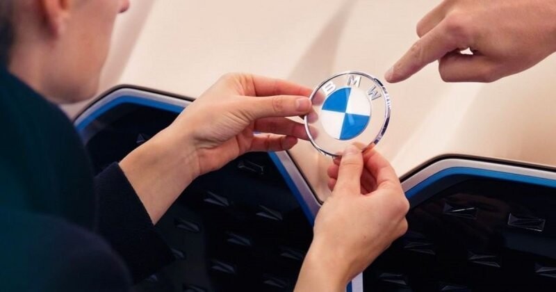 Логотип BMW получил самое радикальное изменение более чем за 100 лет