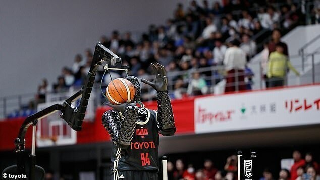 Японский робот-баскетболист показал класс