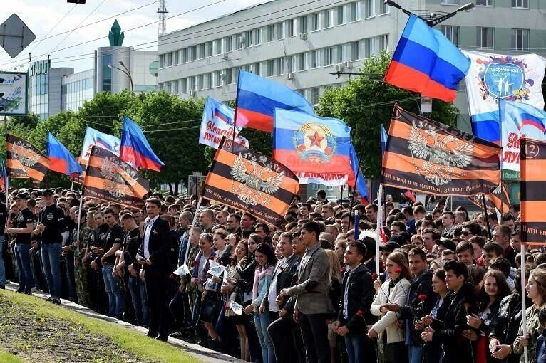 В общем, все повторяется. Рассуждая о необходимости воссоединения «временно неподконтрольных территорий» с материковой Украиной, Зеленский делает все для того, что граждане ДНР и ЛНР всемерно противились данной инициативе, направленной на интеграцию 