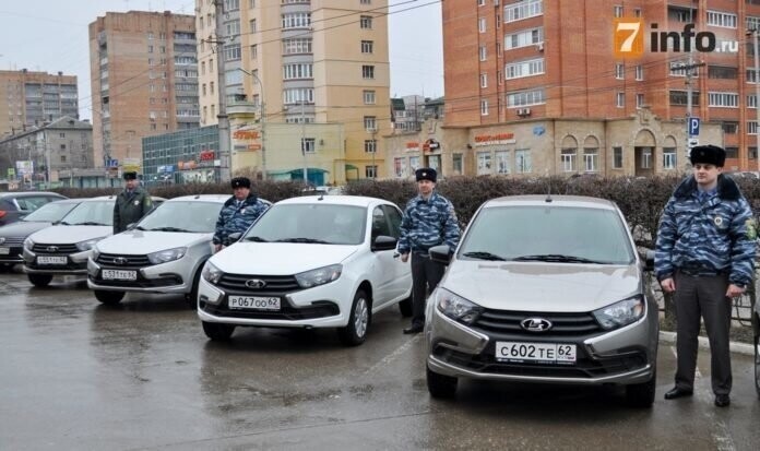 В Рязани инспекторам гостехнадзора вручили ключи от новых служебных автомобилей