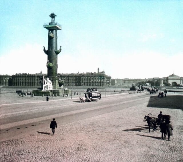 Ростральная колонна и Зимний дворец, Санкт-Петербург