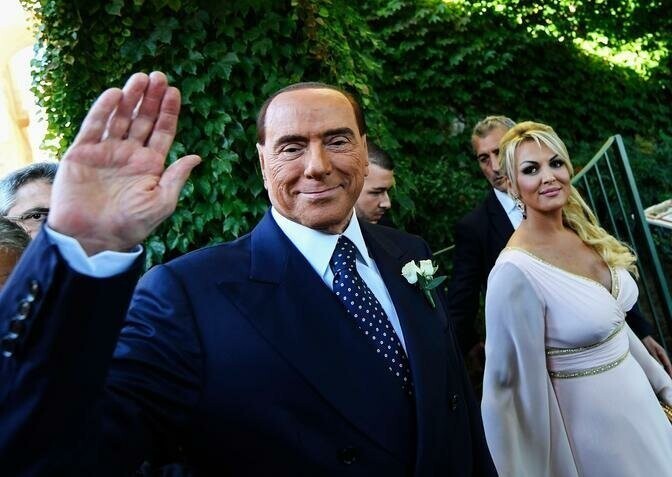 Берлускони оставил 34-летнюю любовницу и завёл другую, на 54 года младше себя