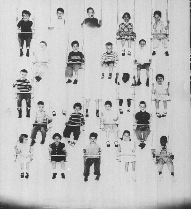 18. Дети на качелях, 1958 год