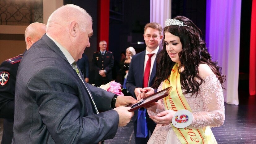 "Видно, папа генерал": в Курске возмутились внешностью победительницы конкурса "Краса полиции"