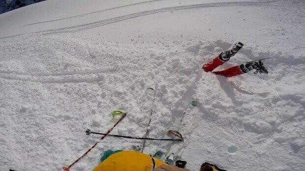 Британец спас из снежного плена лыжницу и снял это на видео