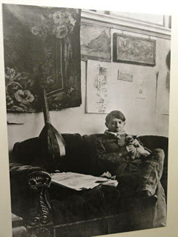Пикассо и его сиамский кот Мину.