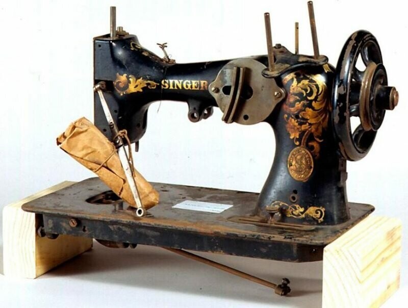 Охота за швейными машинками, или зачем антикварам бабушкин «Зингер»