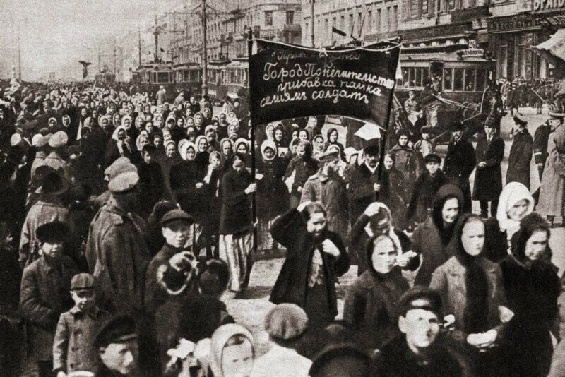 Женская манифестация на улицах Петрограда, 23 февраля 1917 года