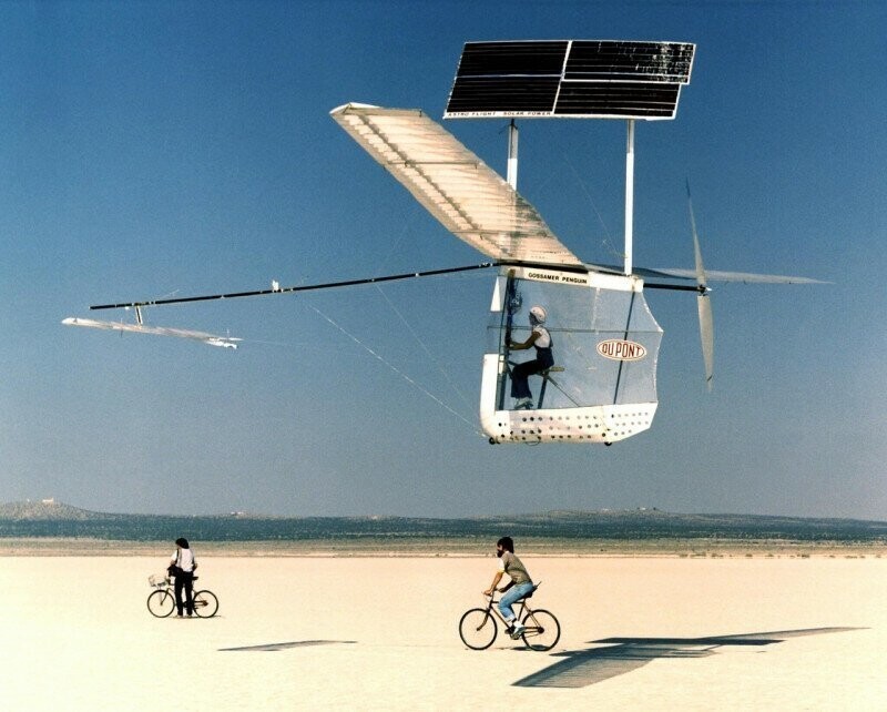 Испытания мускулолета Gossamer Albatross II — летательного аппарата, приводимого в действие мускульной энергией пилота, NASA, 1980 г.