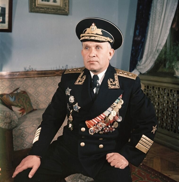 Адмирал Горшков в форме. Крым, Севастополь, 1954.