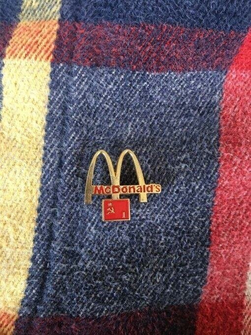 Значок работника первого Макдональдса в Москве