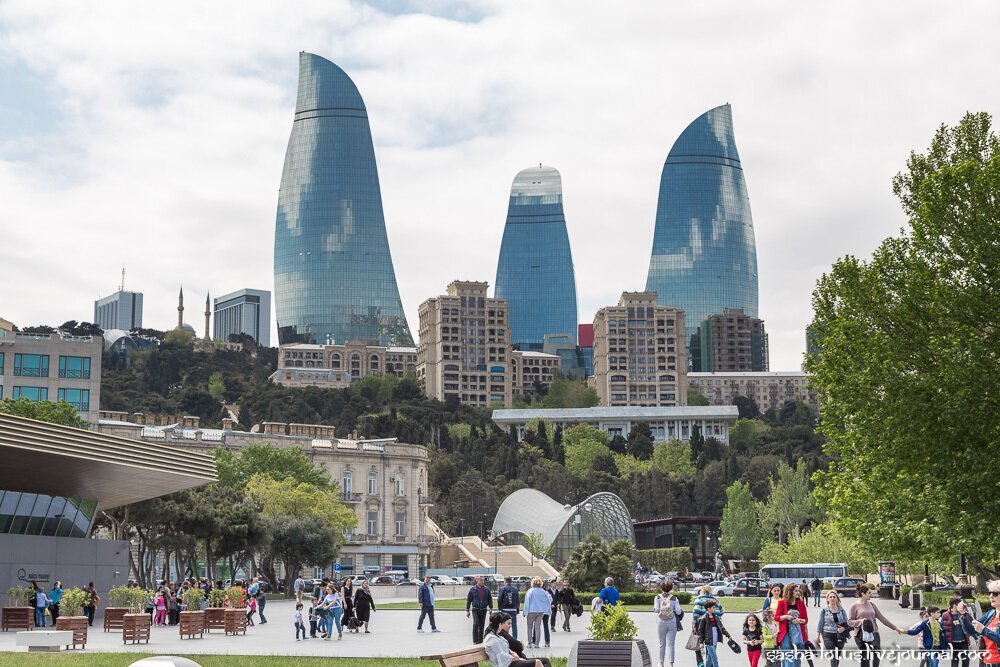 New baku. Бакинский бульвар Баку Нагорный парк Баку. Баку новый бульвар. Баку кавказский Дубай. Бульвар Баку здания.