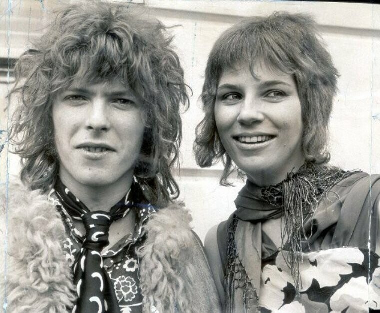 9 марта 1970 года. Дэвид и Энжи Боуи в день свадьбы.