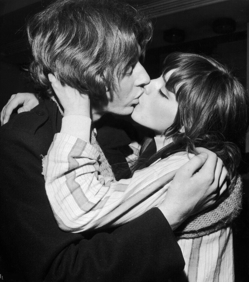 2 марта 1970 года. Лондон. Местный рекорд по продолжительности поцелуя - 1 час 35 минут.