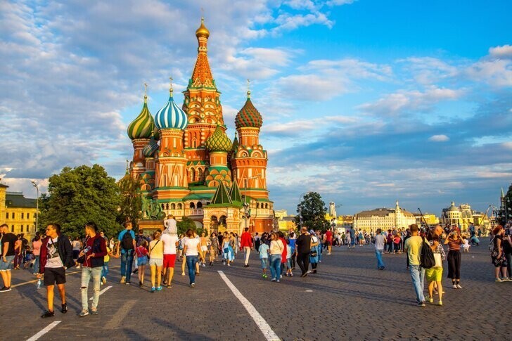 Число иностранных туристов в Россию в 2019 году выросло на 20%