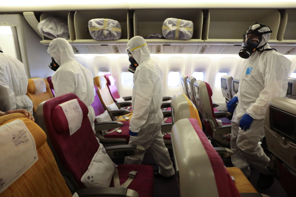 Из-за задержки рейса китаянка возмутилась, обкашляла и подралась с членами экипажа самолета