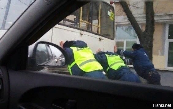 Несколько правильных полицейских в ленту