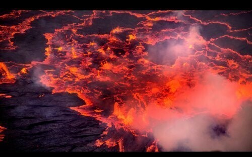 Лавовое озеро в кратере действующего вулкана сфотографировали с помощью дрона