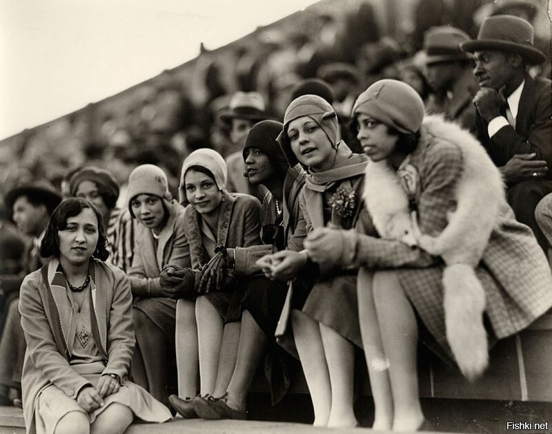 Девушки на футболе, 1925
