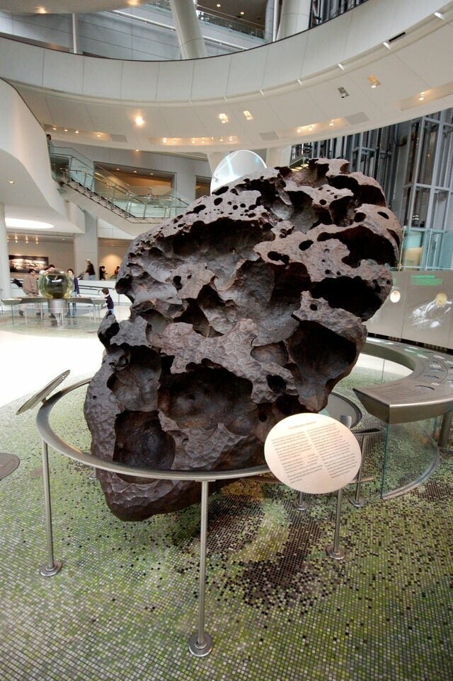 18. Метеорит Willamette, он весит 15 тонн, а после его падения не было огромного кратера, что делает его одним из загадочных метеоритов