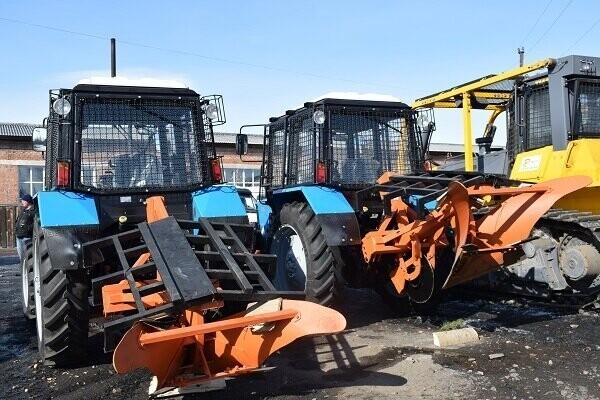 В Бурятию поступили новые лесопожарные автоцистерны и трактора 
