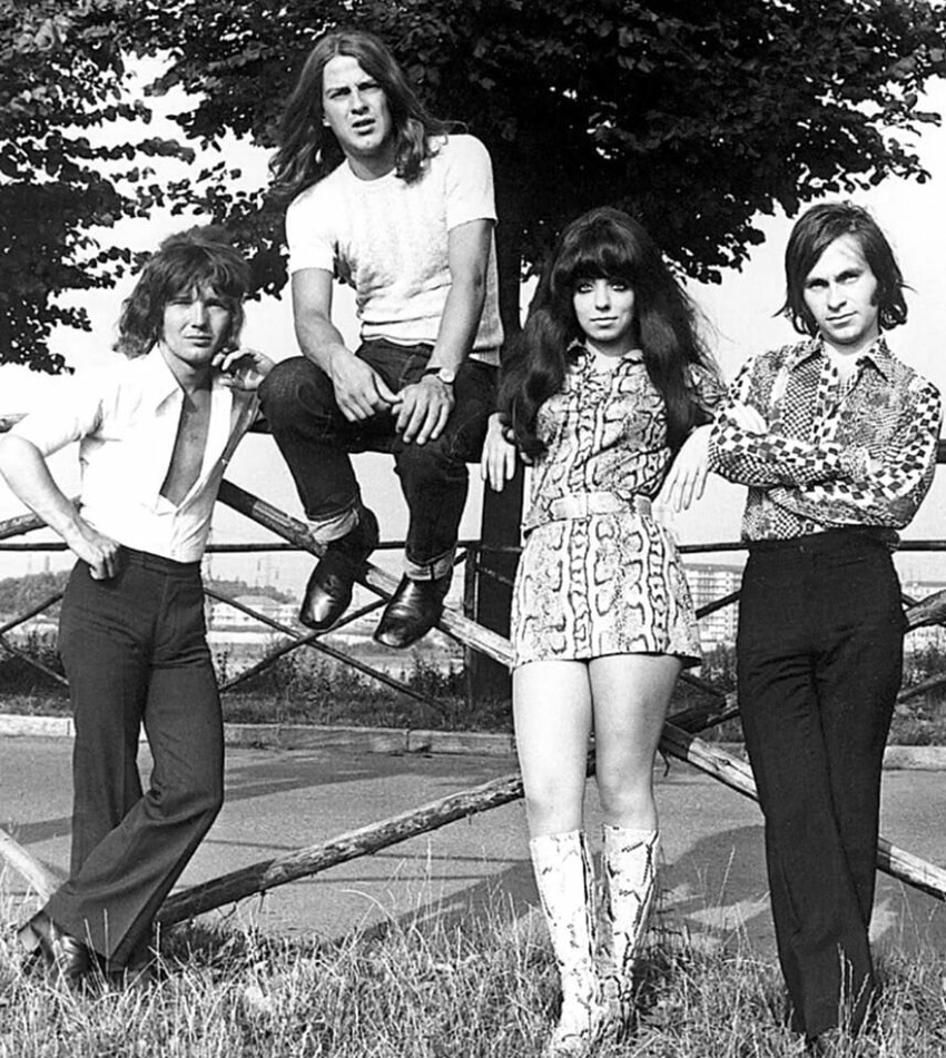 Shocking blue фото