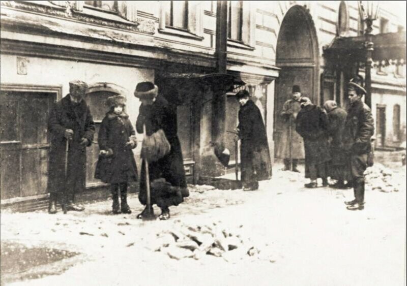 Классовый подход к жилищной политике. Петроград 1918