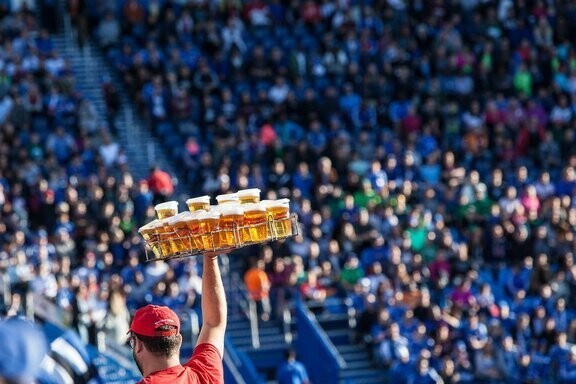 Пиво на стадионы! За или против?