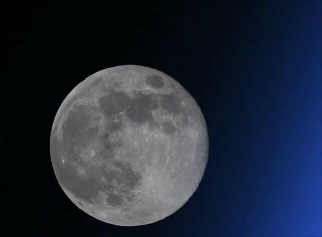 Закат луны, наблюдаемый  с МКС 