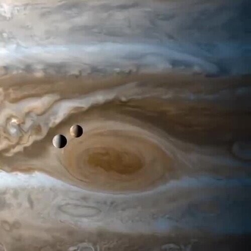 Спутники Юпитера Ио и Европа 